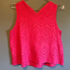 🩷Such a feminine, airy top.